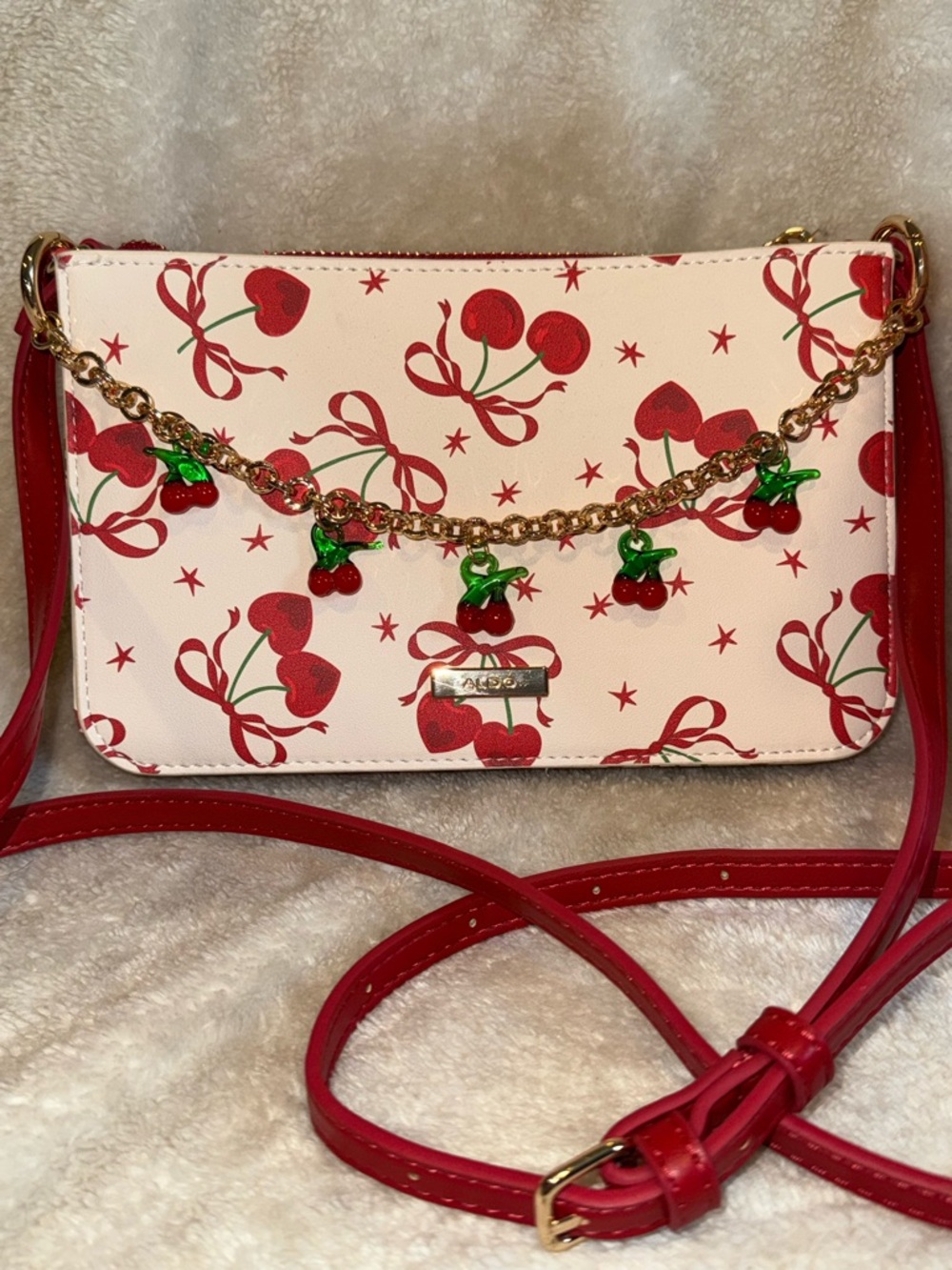 🍒Cherry Bundle! Aldo Cherry Crossbody Bag, Piper K Charm, & Very Cherry Gift Set - Picture 4 of 14